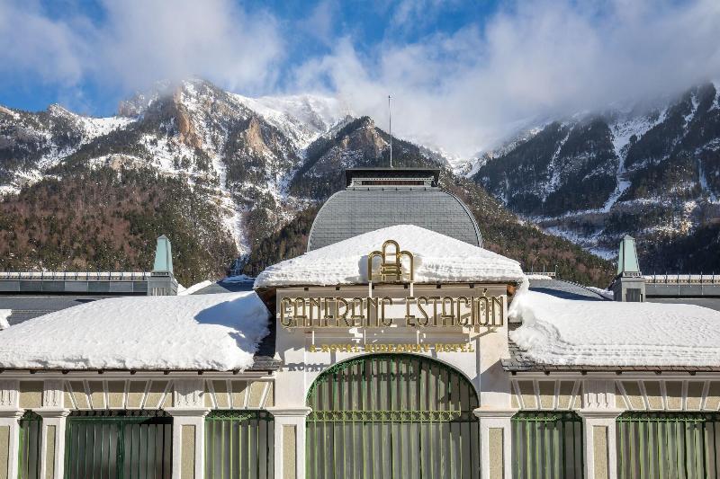 Canfranc Estacion Royal Hideaway Hotel Экстерьер фото