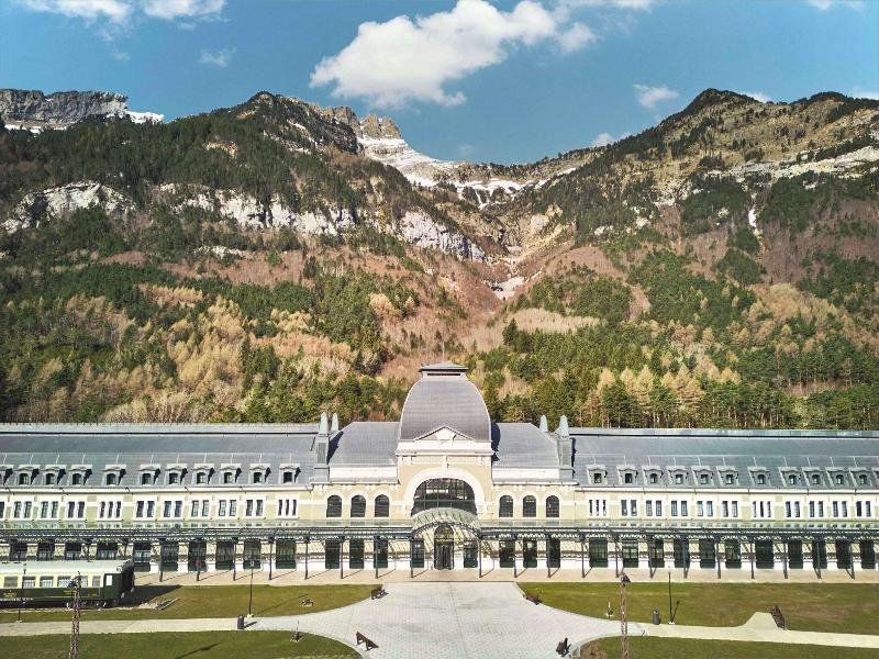 Canfranc Estacion Royal Hideaway Hotel Экстерьер фото